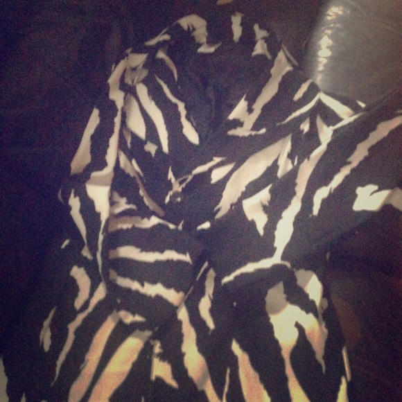 Black and white coat or blazer use for both - Picture 1 of 8